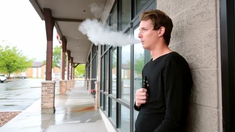 Expert Tips for Watching trực tiếp bóng đá Live Streams and Choosing the Best e cigarette for Match Day